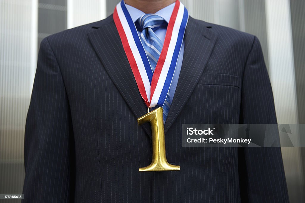 Medaglia d'oro numero di un uomo d'affari - Foto stock royalty-free di Adulto