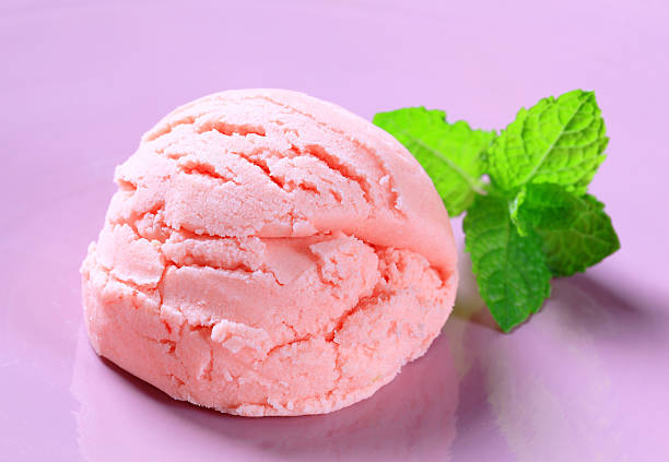 istock Scoop of ice cream 175485888