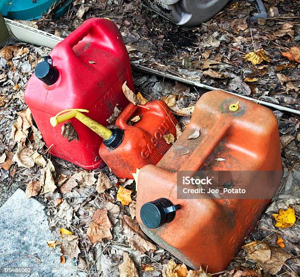 Gas Dosen Stockfoto und mehr Bilder von Alt - Alt, Ausrüstung und Geräte, Benzin