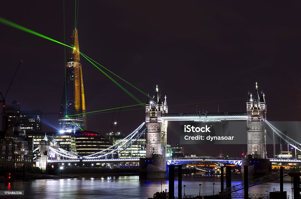 Shard arranha-céus de abertura o show de laser, Londres - Foto de stock de Arquitetura royalty-free