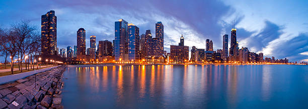 istock Chicago Illinois Skyline panorama by night 175486402