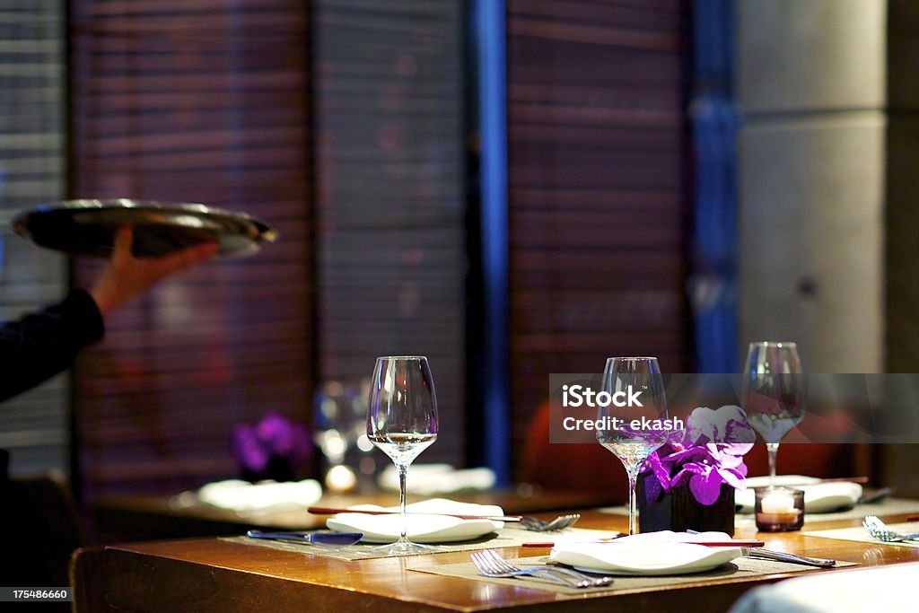 Refeições no refinado restaurante asiático - Foto de stock de Botar a Mesa royalty-free