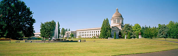 el capitolio del estado de washington y fuente de julio de 2012 - olympia washington fotografías e imágenes de stock