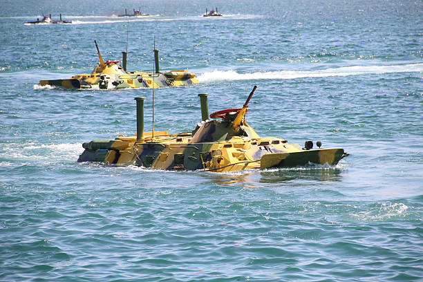 anfíbio ataque - amphibious vehicle - fotografias e filmes do acervo