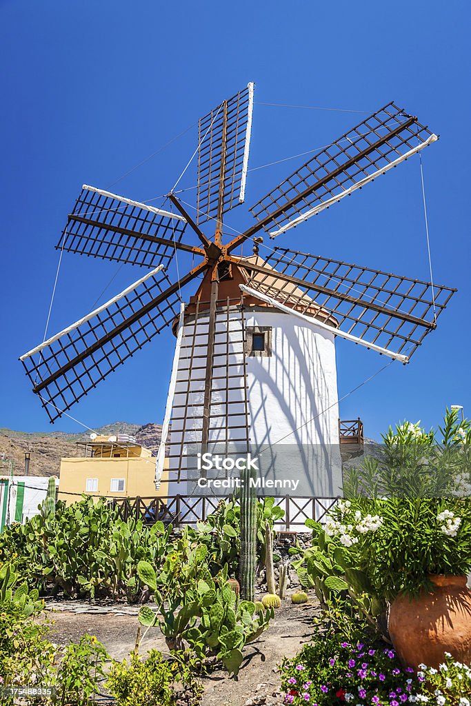 Molino de viento Gran Canaria, Islas Canarias - Foto de stock de Puerto de Mogán libre de derechos