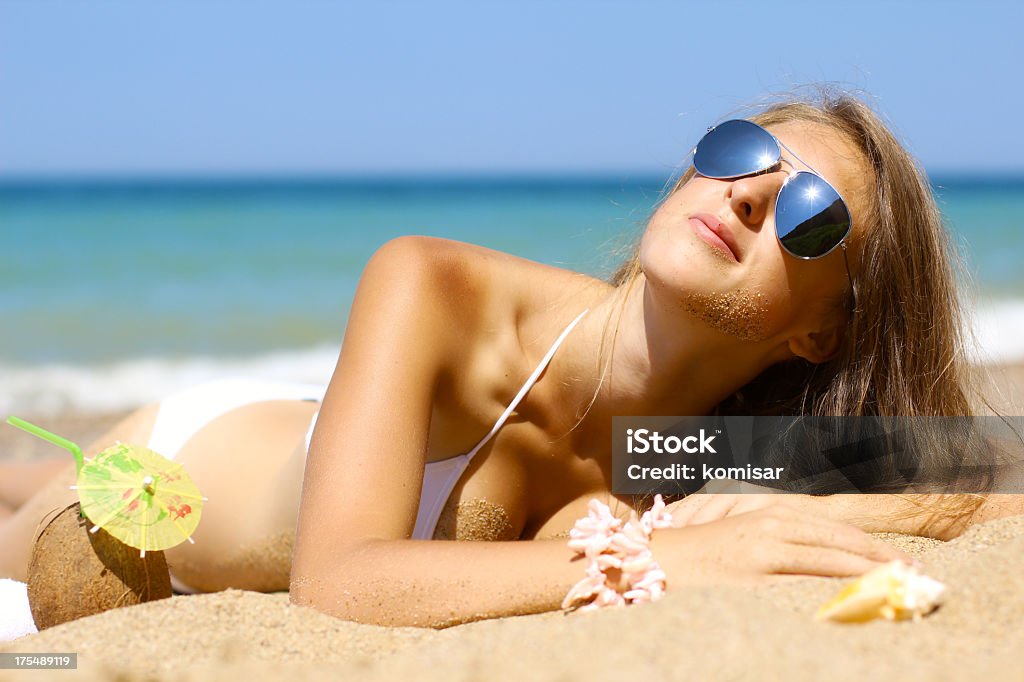 Menina e o sol - Foto de stock de 20 Anos royalty-free