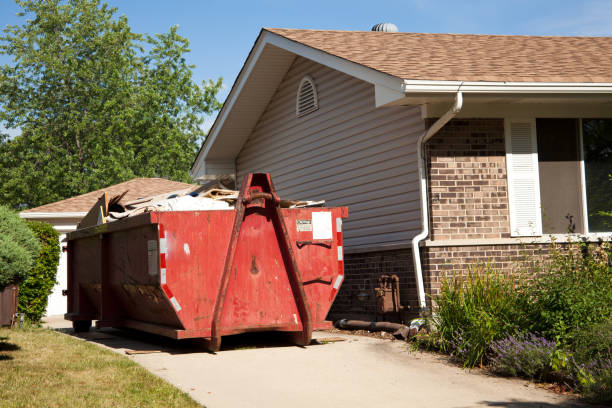Construction garbage container next to house Construction garbage container next to house industrial garbage bin photos stock pictures, royalty-free photos & images