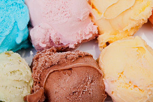 gelados gelado - scoop in front of portion colors imagens e fotografias de stock