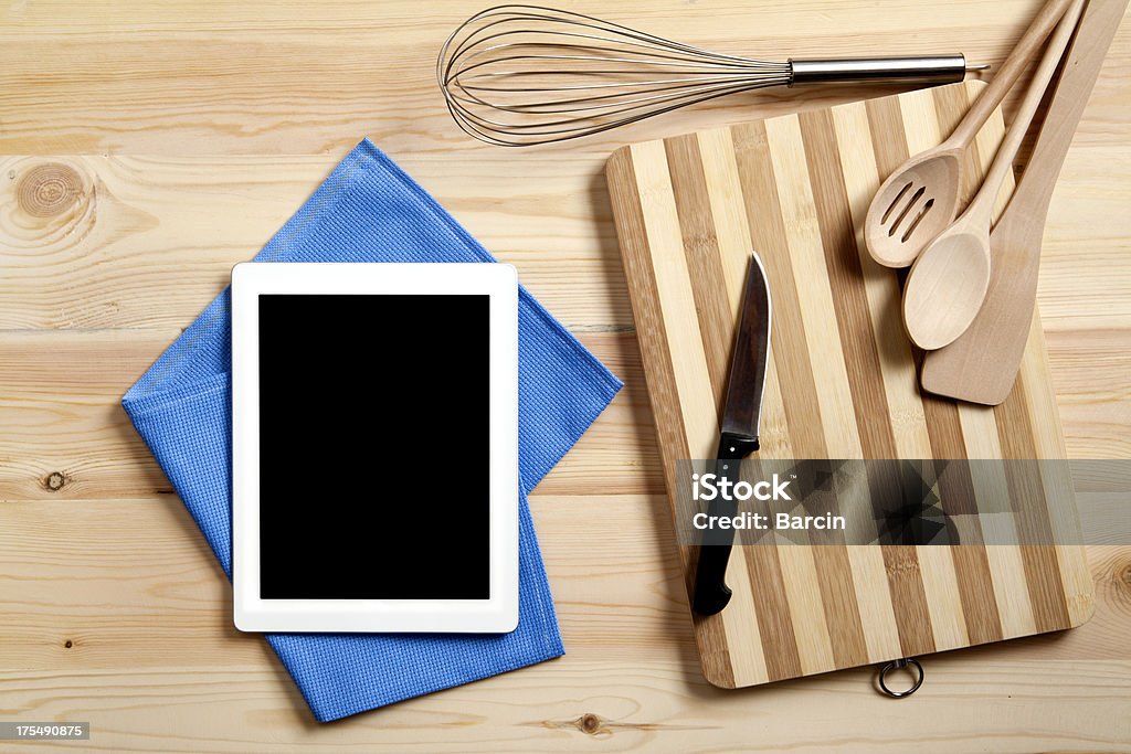Ustensiles de cuisine avec Tablette numérique - Photo de Aliment libre de droits