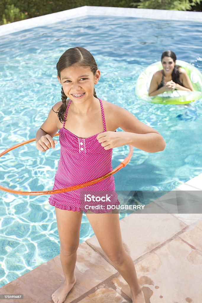 Madre e figlia in piscina - Foto stock royalty-free di Arizona