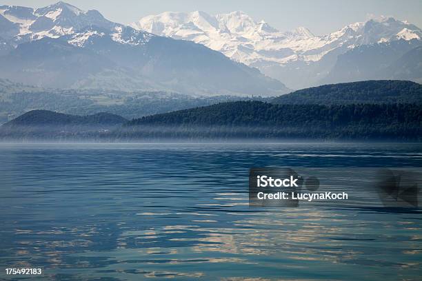 Lake Of Thun Und Die Schweizer Alpen Stockfoto und mehr Bilder von See - See, Thun, Alpen