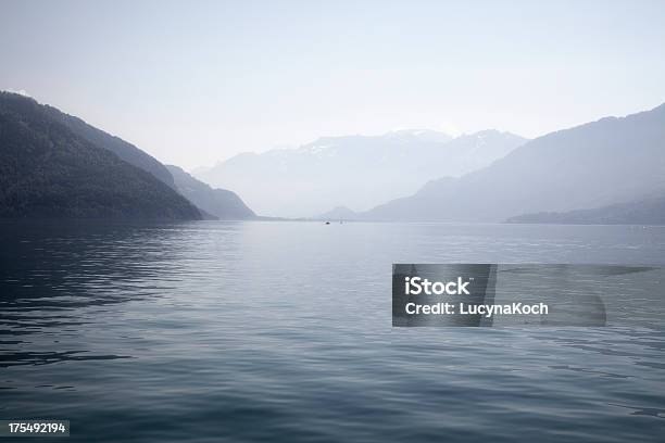 Lake Of Thun Und Die Schweizer Alpen Stockfoto und mehr Bilder von Alpen - Alpen, Berg, Berggipfel