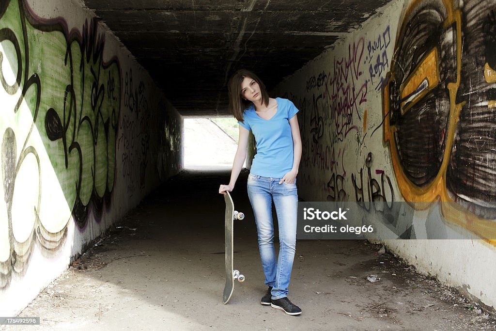 Junger Mann mit skateboard - Lizenzfrei Cool und Lässig Stock-Foto