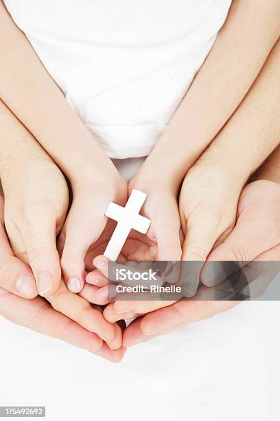 Foto de Christian Família e mais fotos de stock de Apoio - Apoio, Carregar, Conceito