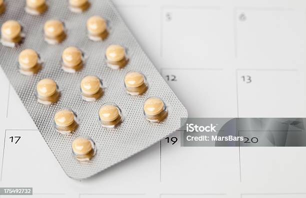 避妊薬にカレンダーの背景 - エストロゲンのストックフォトや画像を多数ご用意 - エストロゲン, カレンダー, クローズアップ