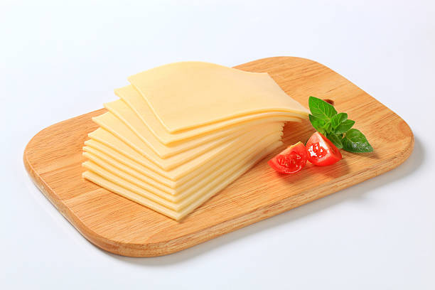 rodajas de queso - yellow cheese thin portion fotografías e imágenes de stock