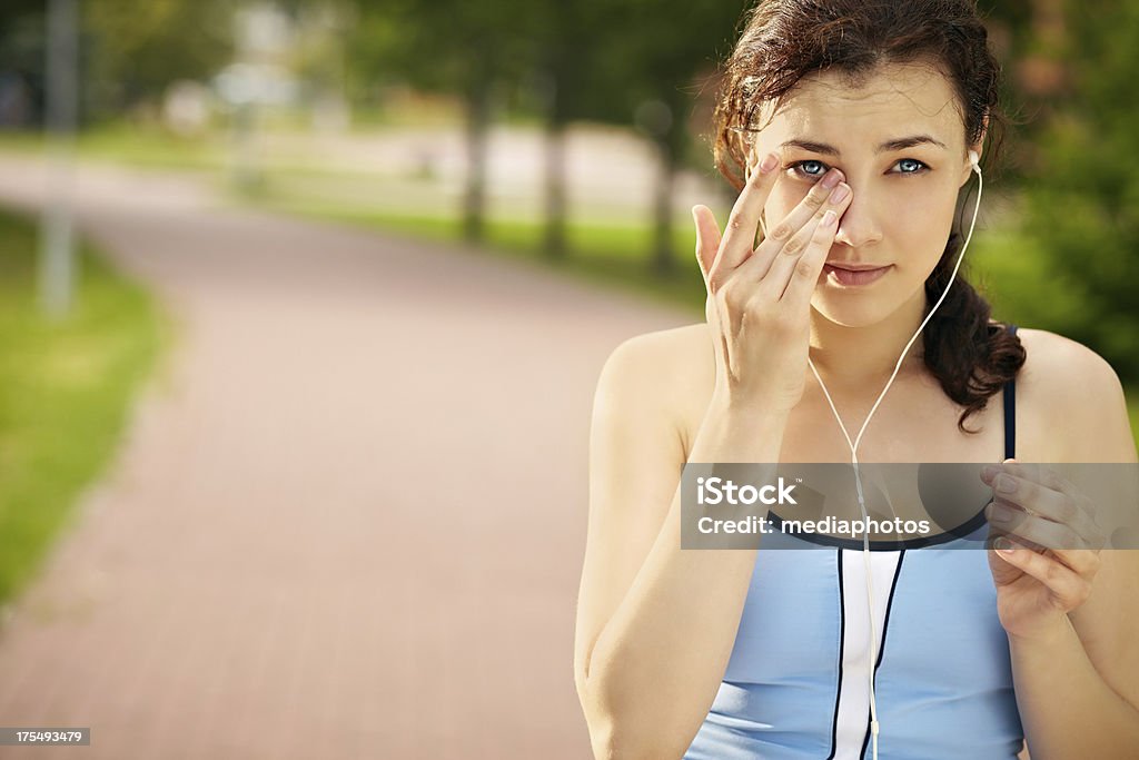 Triste canción - Foto de stock de Frotarse los ojos libre de derechos