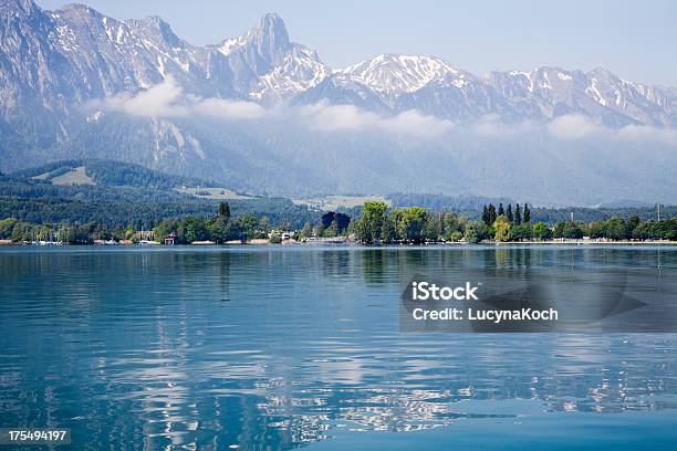 Photo libre de droit de Lac Thun Et Les Alpes Suisses banque d'images et plus d'images libres de droit de Lac - Lac, Thun, Alpes européennes