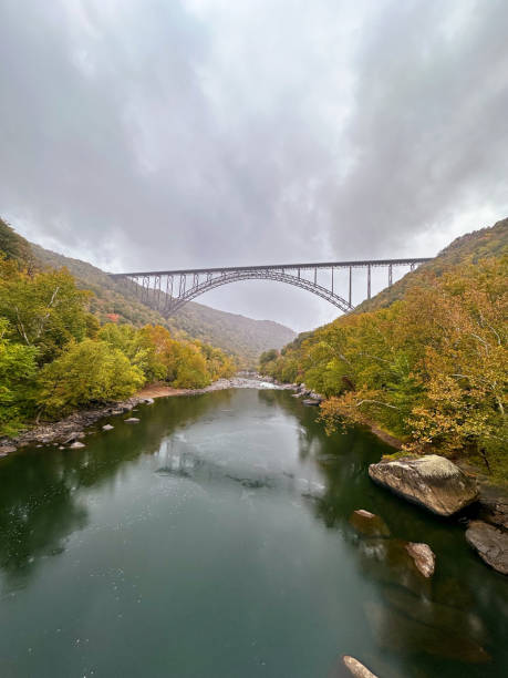 new river gorge bridge - famous place appalachian mountains autumn awe imagens e fotografias de stock