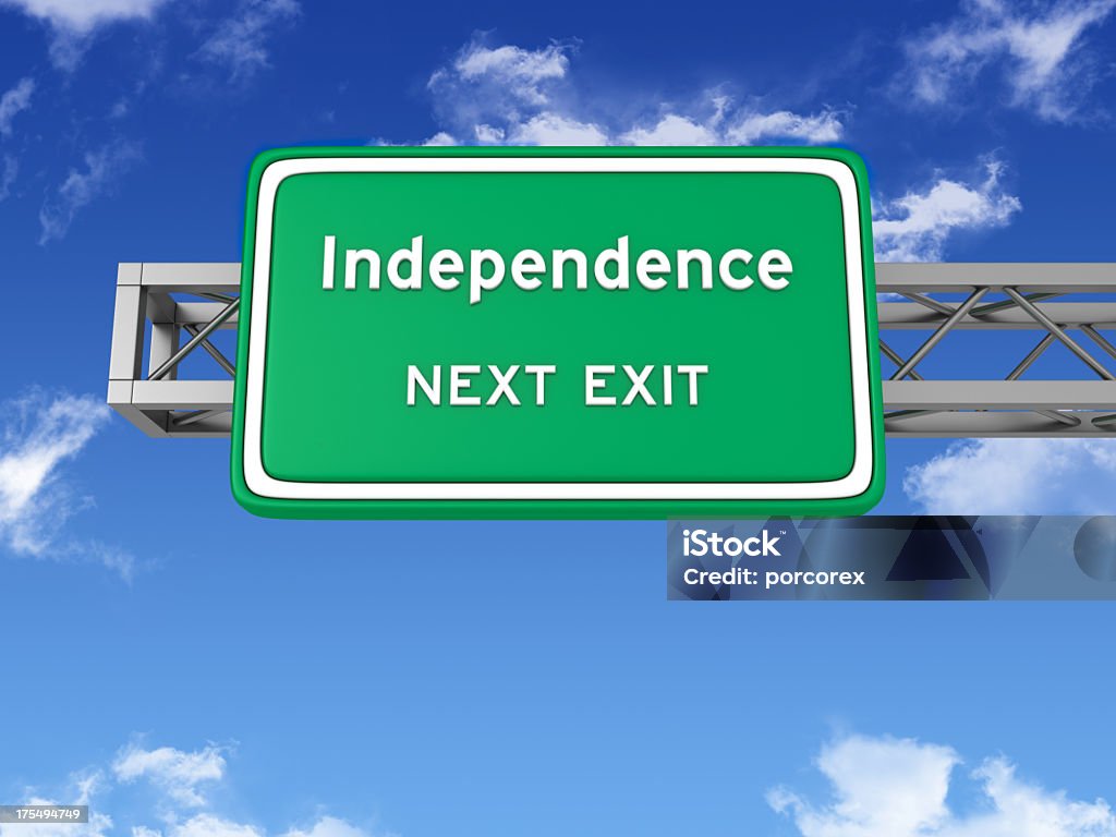 Señal con independencia y cielo - Foto de stock de Autopista libre de derechos