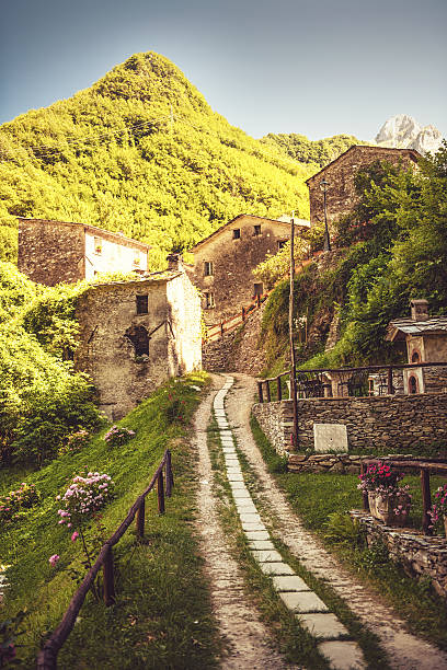 Small village in tuscanyhttp://www.satuknape.com/wp-content/uploads/2012/08/italien.jpg