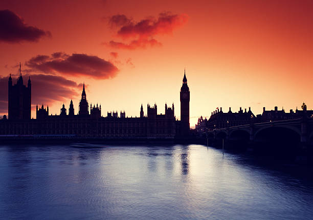 国会議事堂、ビッグベンとロンドンで - london england skyline big ben orange ストックフォトと画像