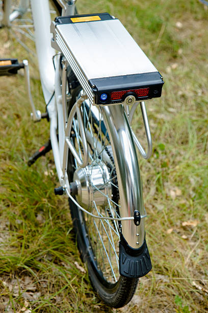 bicicleta eléctrica paquete de baterías - bicycle pedal pedal bicycle macro fotografías e imágenes de stock