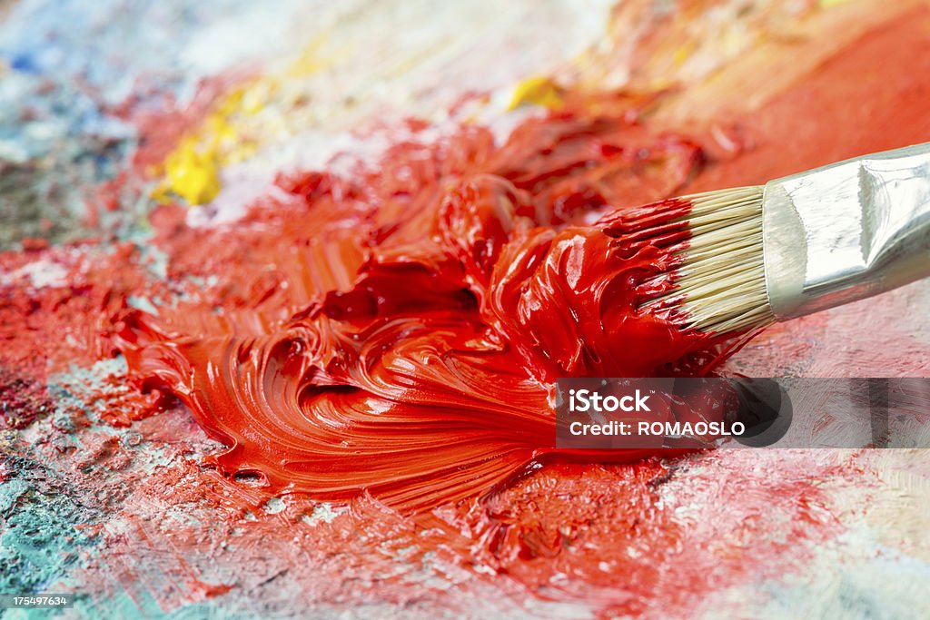 Vermelho Pincel com tinta a Óleo em uma paleta de cores clássico - Royalty-free Arte Foto de stock