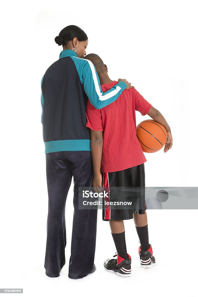Triste Menino com a mãe Jogador de basquetebol - Royalty-free Mãe Foto de stock