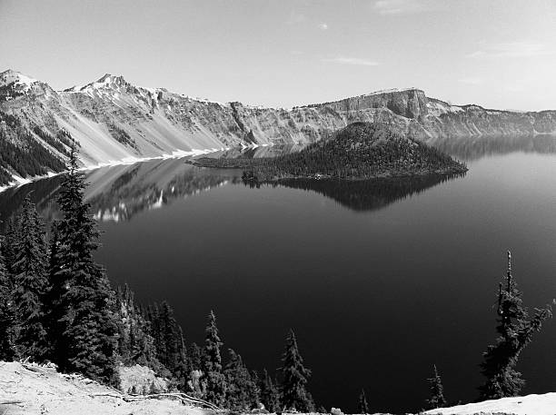 istock Crater Lake Oregon Scenics 175498485