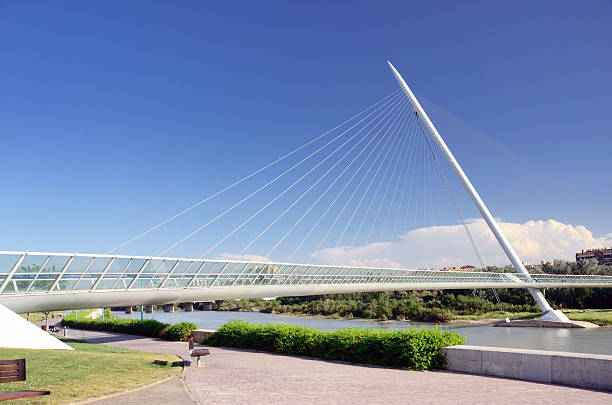istock Footbridge in Zaragoza 175498527