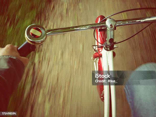 Mein Fahrrad Mit Iphone Stockfoto und mehr Bilder von Asphalt - Asphalt, Bewegung, Bewegungsunschärfe