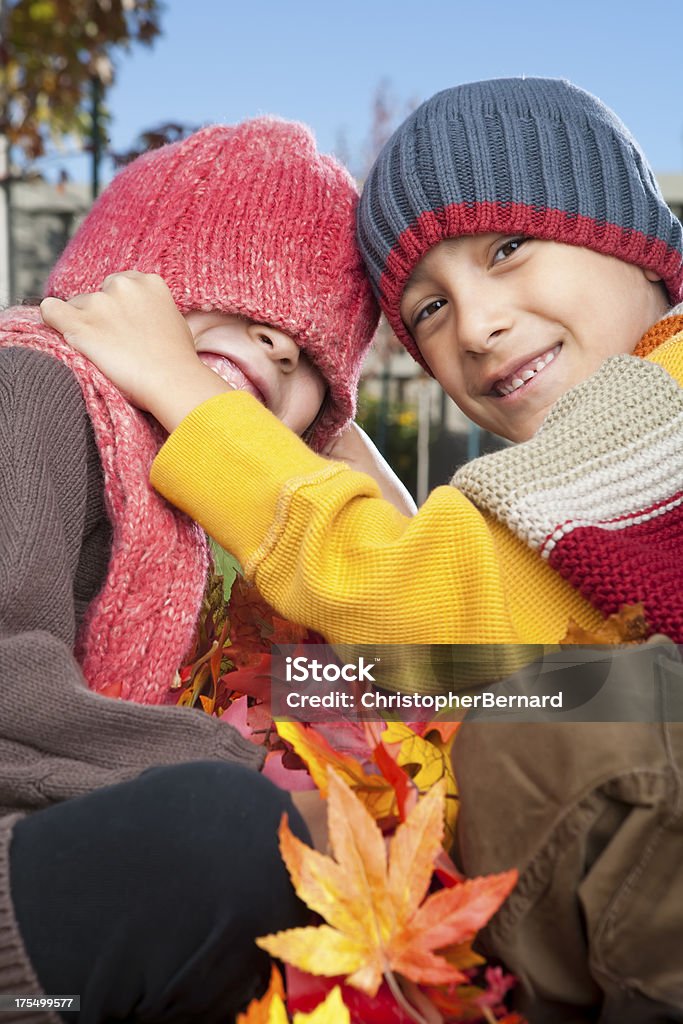 Herbst Geschwister Porträt - Lizenzfrei 6-7 Jahre Stock-Foto