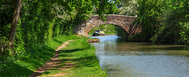 運河 - warwickshire narrow nautical vessel barge ストックフォトと画像