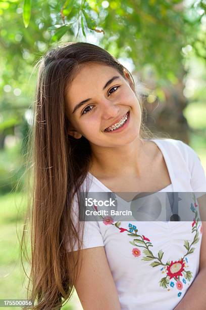 Piękne Nastoletnie Dziewczyny Z Aparat Ortodontyczny - zdjęcia stockowe i więcej obrazów Aparat ortodontyczny