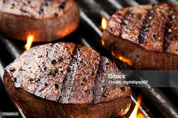 Filet Mignon Stockfoto und mehr Bilder von Steak - Steak, Filet Mignon, Gegrillt