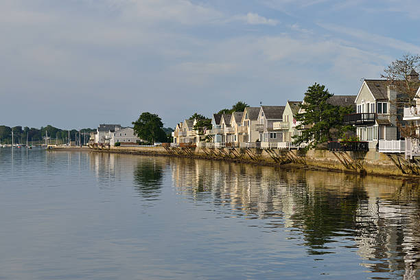 istock Waterfront Houses in Newport 175500349