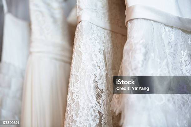 Wybór Sukni Ślubnej Na Wieszaki - zdjęcia stockowe i więcej obrazów Bez ludzi - Bez ludzi, Biały, Biznes