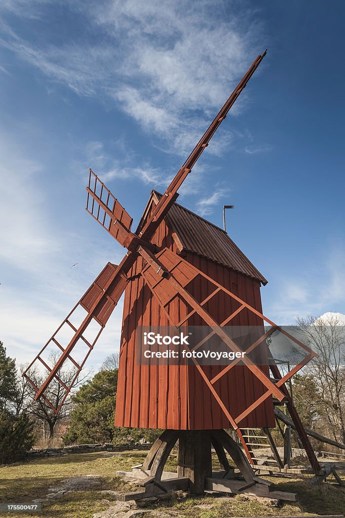 Traditionelle Rote Holz-Windmühle - Lizenzfrei Agrarbetrieb Stock-Foto