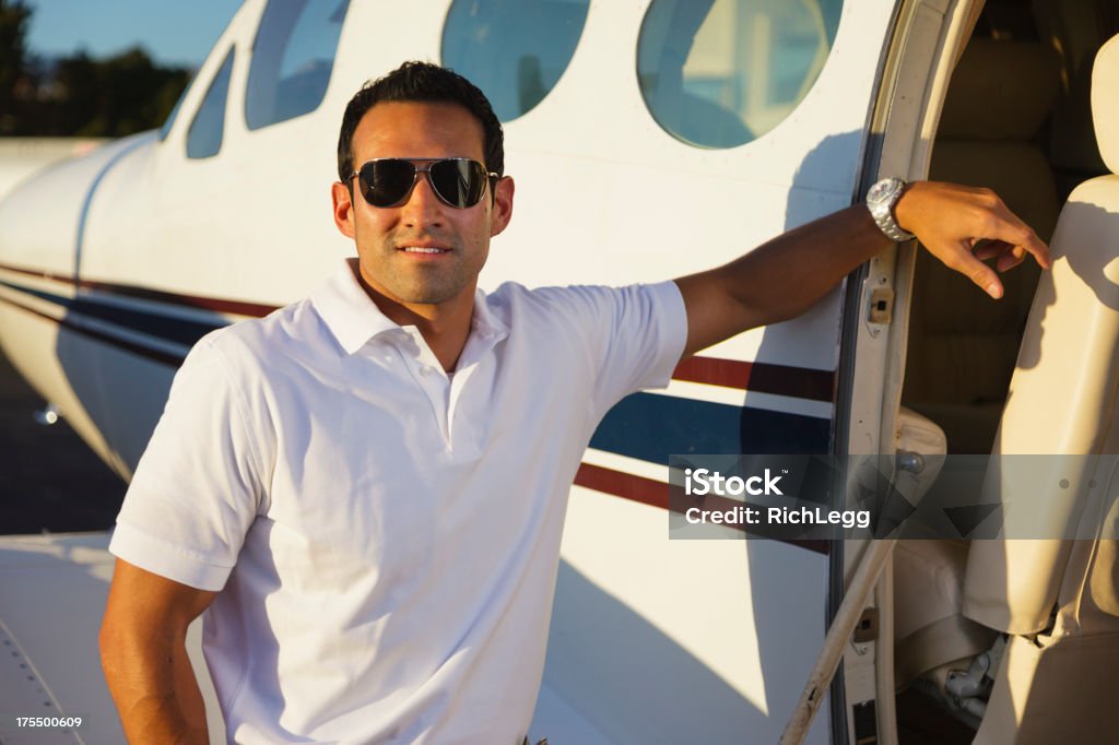 Homme en avion - Photo de Avion privé d'entreprise libre de droits