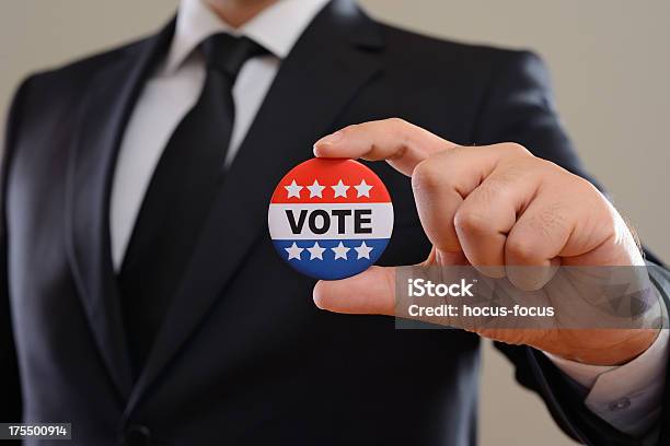 Elección Foto de stock y más banco de imágenes de Botón de campaña política - Botón de campaña política, Chaqueta de traje, 2012