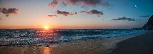 atardecer en la playa-vista panorámica - north shore hawaii islands oahu island fotografías e imágenes de stock