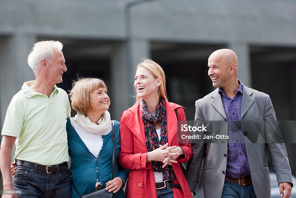 Familia promenading - Foto de stock de 40-49 años libre de derechos