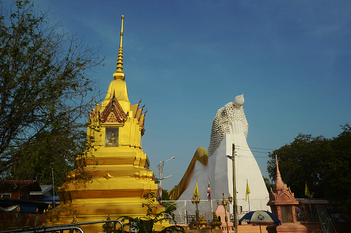 The largest Reclining Buddha and pagoda in Thailand Enshrined at Wat Satue It is the highlight of the temple.  It is a place of worship for Thai Buddhists. Located at Ayutthaya city in Thailand.