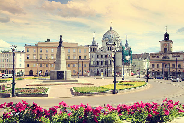 площади свободы в городе lodz, польша - lodz стоковые фото и изображения