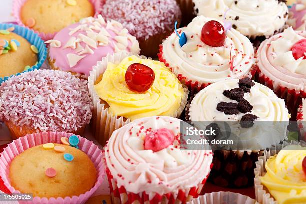 Cupcakes - zdjęcia stockowe i więcej obrazów Ciastko - Ciastko, Ciasto, Cupcake