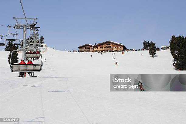 Elevadores E Esquiadores - Fotografias de stock e mais imagens de Alpes Europeus - Alpes Europeus, Ao Ar Livre, Arame