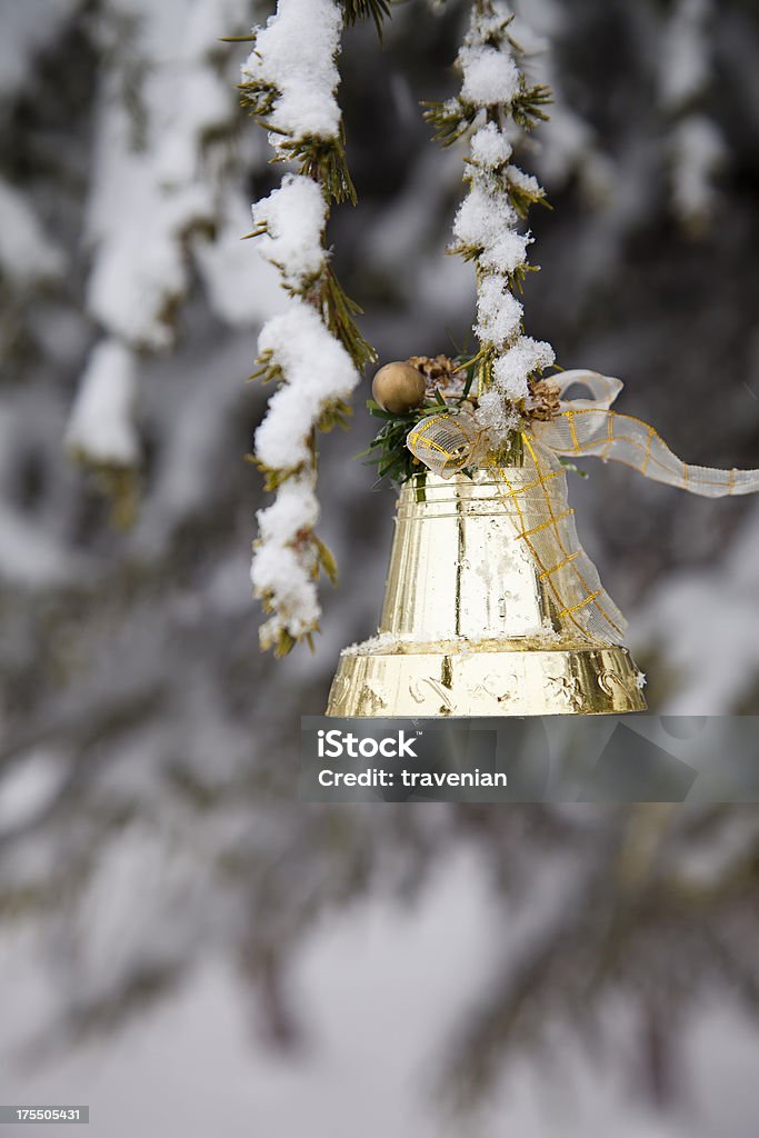 Natal Bell na Pine Tree - Foto de stock de Ano novo royalty-free