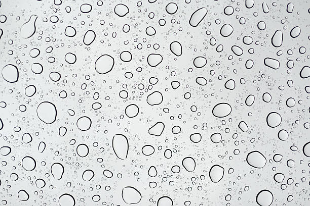 acqua su sfondo bianco-xxxxxlarge - water glass isolated condensation foto e immagini stock