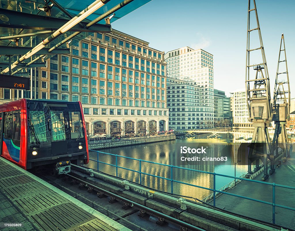 Train de la station de métro de Canary Wharf, à Londres - Photo de Affaires libre de droits